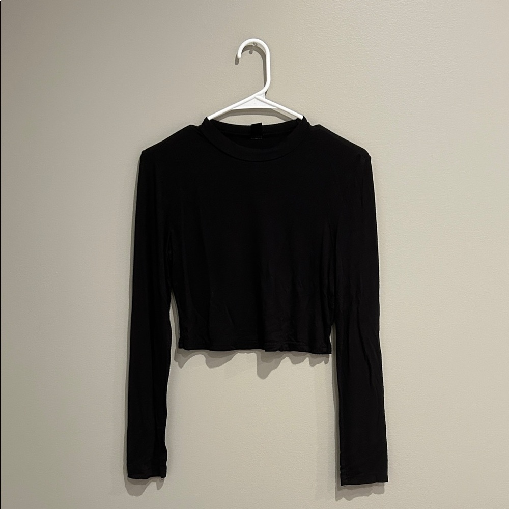 SHEIN Black Long Sleeve Crop Top